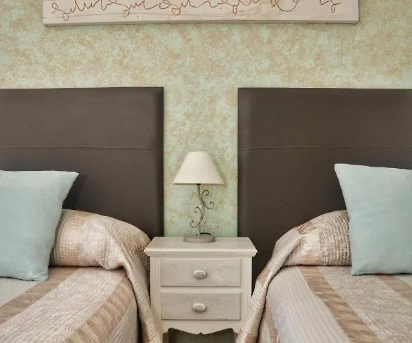 科莱吉塔教堂旅馆 比戈