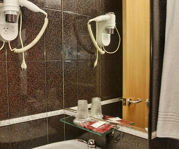 科莱吉塔教堂旅馆 招待所 比戈