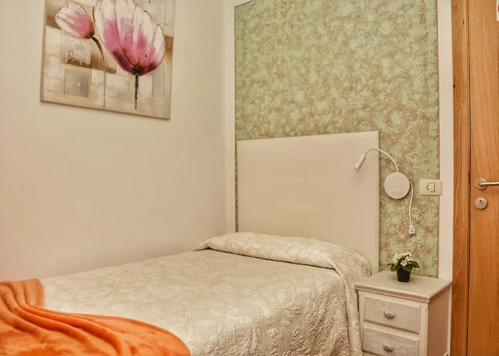 科莱吉塔教堂旅馆 2*