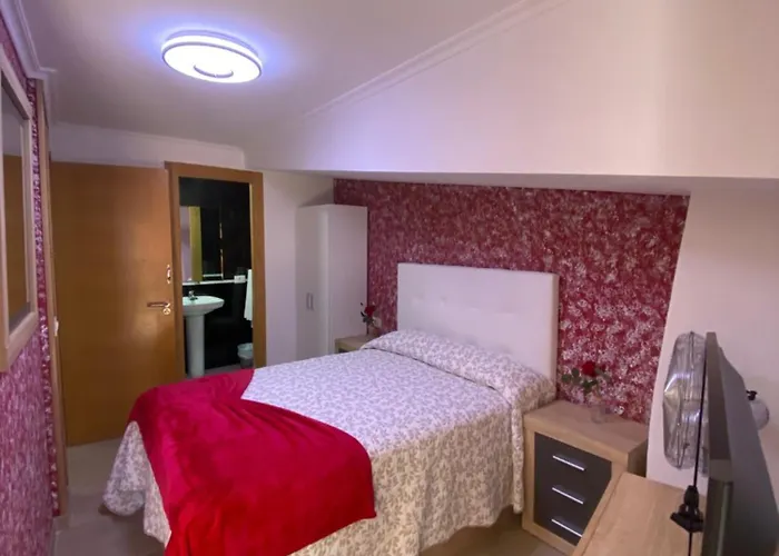 科莱吉塔教堂旅馆 2* 比戈