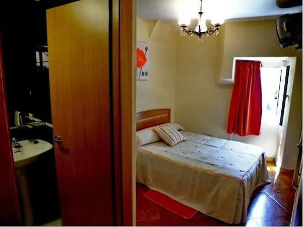 科莱吉塔教堂旅馆 比戈